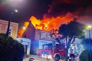 Potężny pożar kamienicy w Nakle nad Notecią. Nie żyje jedna osoba