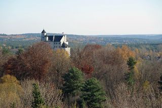 Ten zamek to prawdziwa perła na Szlaku Orlich Gniazd. Jego wnętrza rozbudzają wyobraźnię!