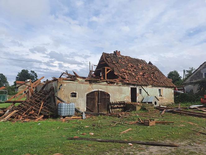 Wichura w gminie Górowo Iławeckie. Trąba powietrzna zniszczyła budynki? [ZDJĘCIA]