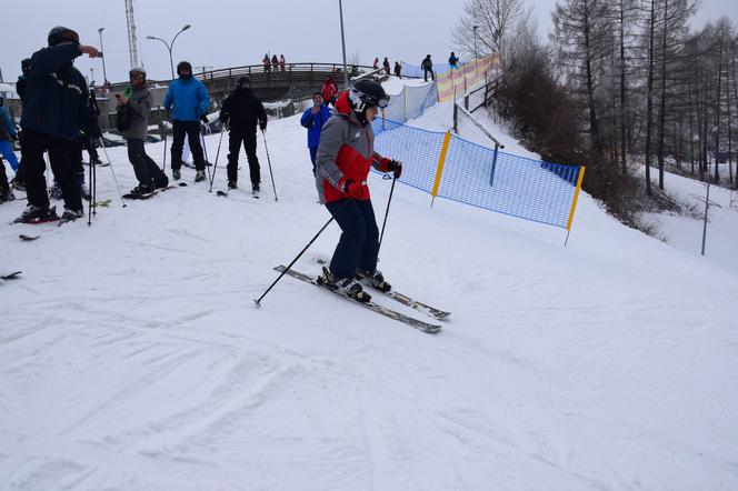 Z DROGI ŚLEDZIE, PREMIER JEDZIE