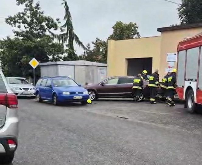 Zablokował wyjazd z remizy OSP i poszedł do kościoła. Strażacy nie mogli wyjechać, mężczyzna utonął
