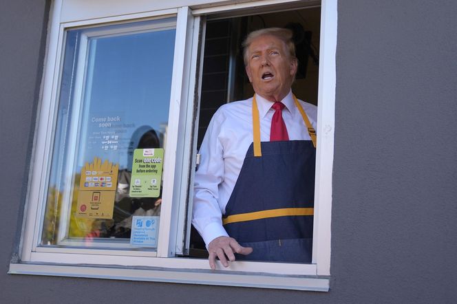 Donald Trump smażył frytki w McDonaldzie. "Zrobiłem to, bo Kamala Harris kłamie"