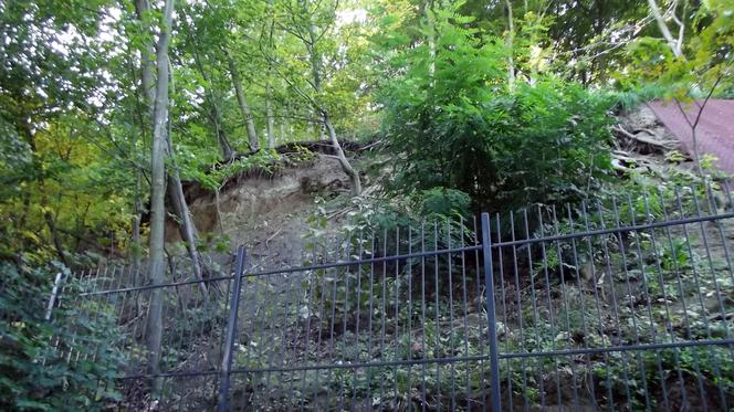Podziemia przy jeziorze Szmaragdowym