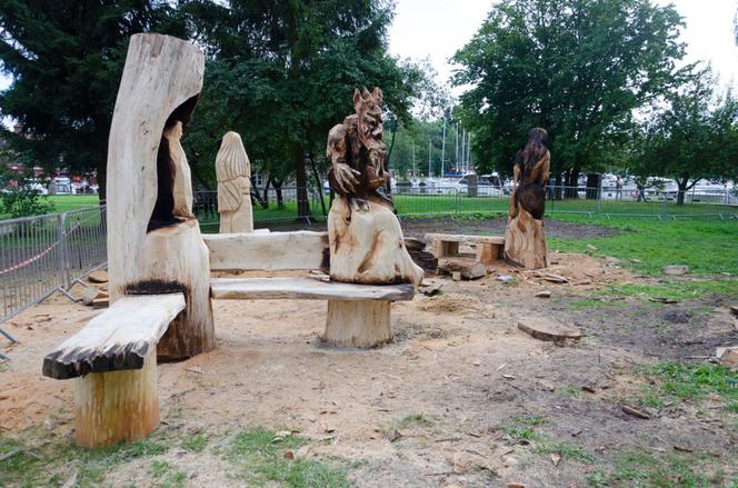 Te ławki robią wrażenie! Nowa atrakcja w Węgorzewie [ZDJĘCIA]