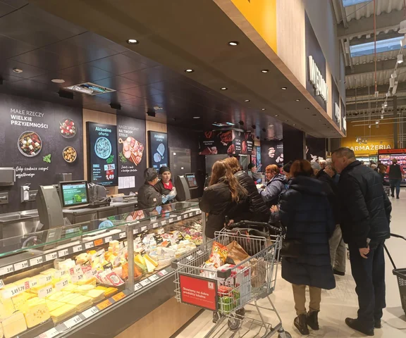 Tyle dostaną! Handlowy gigant zapowiada podwyżki