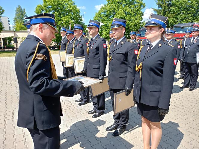 Akty nadania wyższych stopni służbowych odebrało w tym roku 21 strażaków z Komendy Miejskiej PSP w Siedlcach