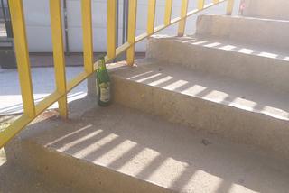 Rzeszów: Dworzec Lokalny za 20 milionów a obok szkło po alkoholu spadające na głowę 