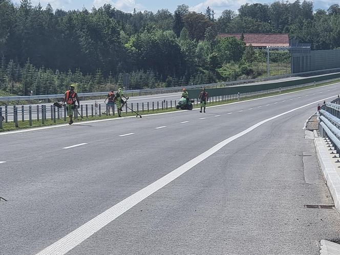 Kierowcy mogą już korzystać z nowej drogi na Mazurach. Mieszkańcy też mają powody do radości [ZDJĘCIA]