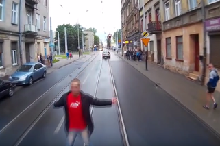 Samochody i piesi kontra łódzkie tramwaje. MPK w Łodzi opublikowało niewiarygodny film [WIDEO]