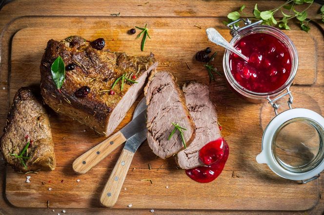 Domowa żurawina do mięsa – sprawdzony sposób na perfekcyjny dodatek