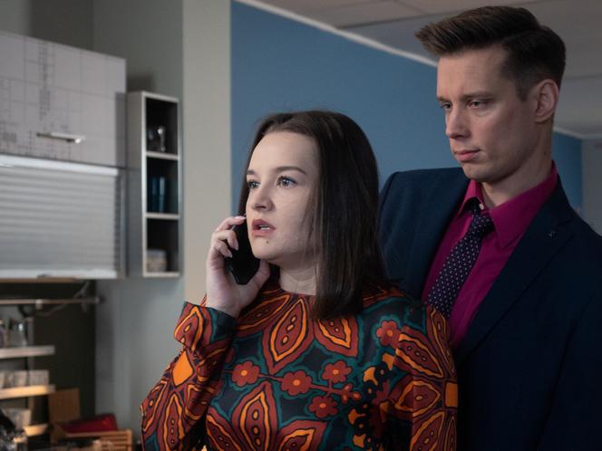 Na Wspólnej odc. 3422. Darek Żbik (Michał Mikołajczak), Kasia (Julia Chatys)