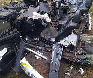 Lubelskie: BMW rozpadło się kawałki. 28-letni kierowca w ciężkim stanie trafił do szpitala