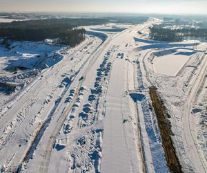 Autostrada A2 do Siedlec z lotu ptaka w ziomowej scenerii 