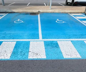Cały parking tylko dla niepełnosprawnych? Tak deweloperzy obchodzą przepisy