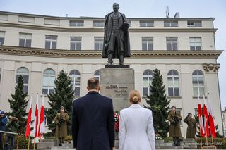 Złożenia wieńców przed pomnikami Ojców Niepodległości: Wincentego Witosa, Ignacego Jana Paderewskiego, Ignacego Daszyńskiego, Romana Dmowskiego, Wojciecha Korfantego i Marszałka Józefa Piłsudskiego.