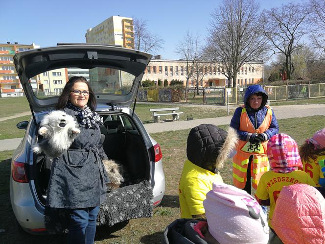 Akcja "Pachnąca Wiosna" zawitała na Szwederowo i przypomniała o obowiązku sprzątania po swoich pupilach! [ZDJĘCIA]