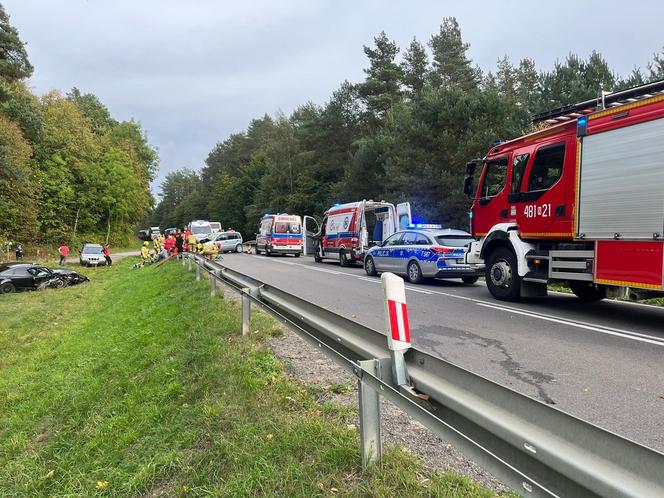 Tragiczny wypadek w Rogóżu. Jedna osoba nie żyje, kilka jest rannych [ZDJĘCIA]