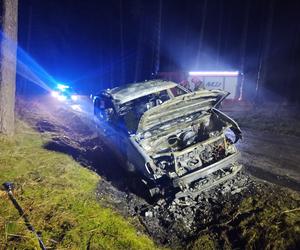 Tragiczny pożar samochodu niedaleko Krzeszyc. Nie żyje jedna osoba