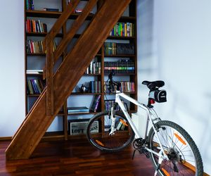 Książki w domu. Regał, półka, a może coś innego. Biblioteka z pomysłem