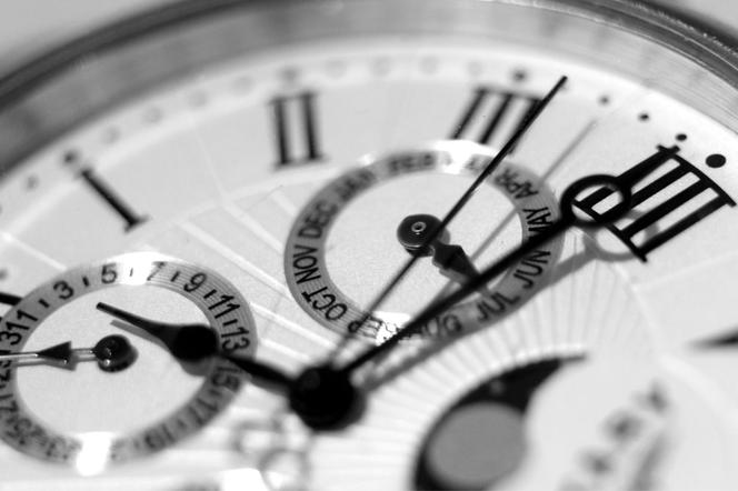 Zmiana czasu jesień 2021. Kiedy zmieniamy czas? O której godzinie przestawić zegarek?