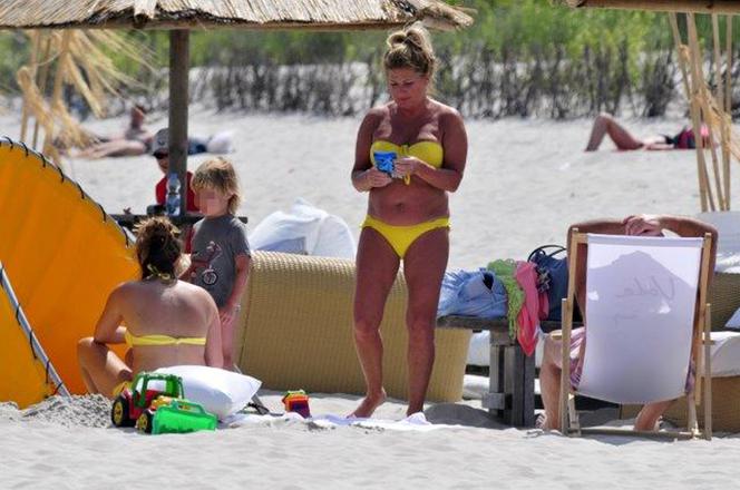 Beata Kozidrak na plaży. Płynie w niej gorąca krew!