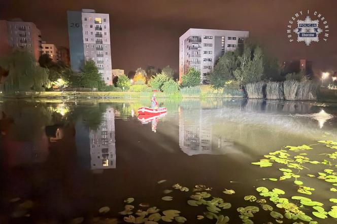 Tragedia w Chorzowie. W stawie utonęły dwie osoby. Poszli popływać we trójkę, wypłynął tylko jeden