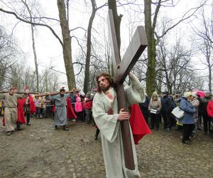 Misterium Męki Pańskiej na kalwaryjskim wzgórzu w Piekarach Śląskich