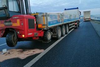 Zdarzenie czterech samochodów i lawety na autostradzie A1 [ZDJĘCIA]