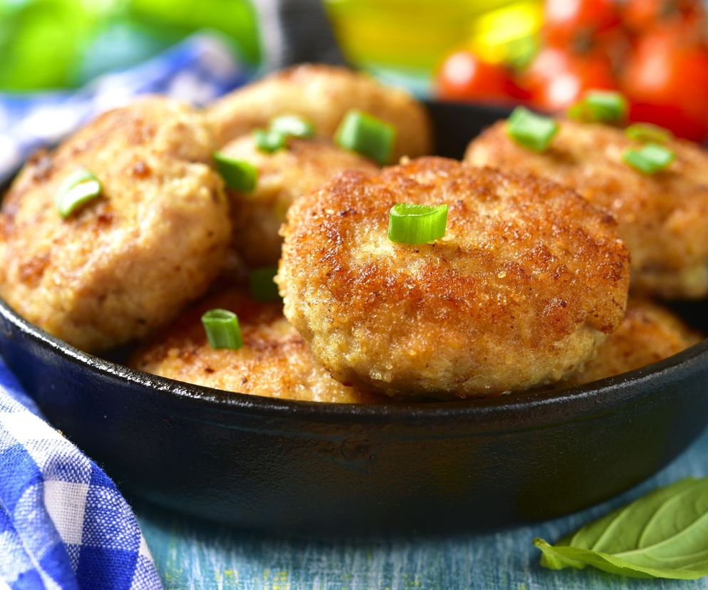 kotlety mielone z żółtym serem i pieczarkami