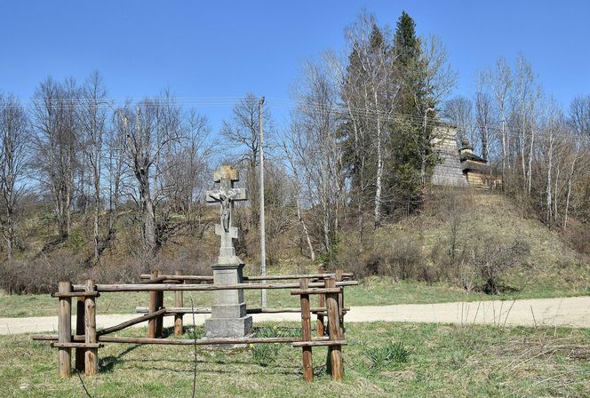 Ta małopolska wieś ma burzliwą historię. W PRL-u przekształcono tam cerkiew w owczarnię