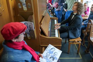 Muzyczny tramwaj w Warszawie zrobił furorę! Zostanie na dłużej