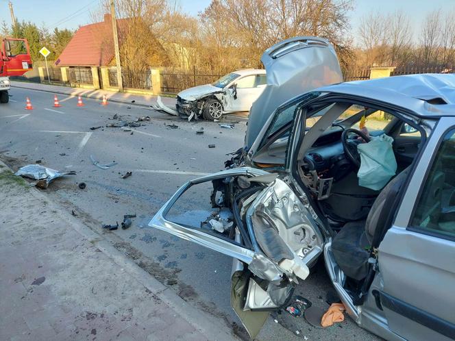 Czołowe zderzenie na ulicy Kościelnej w Starachowicach