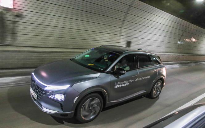 Hyundai NEXO - autonomiczny samochód zasilany wodorem