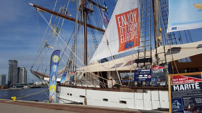 „Le Marité” jest barkentyną, czyli żaglowcem posiadającym trzy lub więcej masztów.