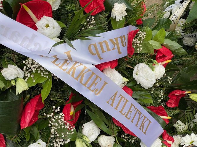 Przejmujący widok na grobie Jakuba Pracharczyka. 20-latek zginął w katastrofie awionetki