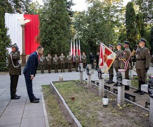 Warszawa: capstrzyk i apel pamięci w przeddzień Święta Wojska Polskiego