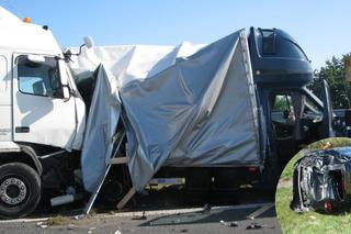 Karambol na autostradzie A4. Rozbite auta, zablokowana droga. Znamy przyczynę