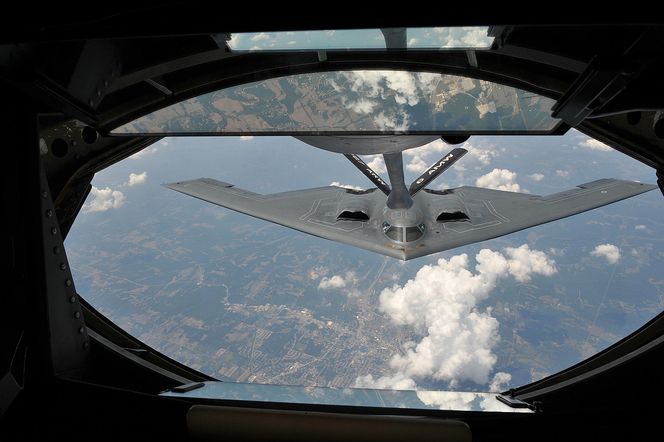 Tankowanie w locie bombowca B-2 Spirit
