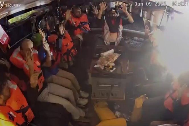 Siły izraelskie przejęły statek z Gretą Thunberg i "celebrytami". Wieźli pomoc humanitarną