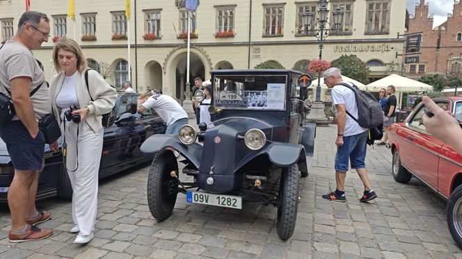Parada zabytkowych samochodów