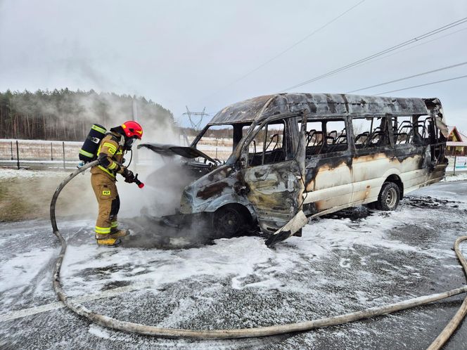 Bus spłonął doszczętnie pod Tarnowem. Podróżowało nim 25 osób