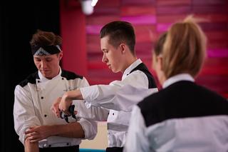  Hubert Jabłoński z czarną bluzą Hell's Kitchen. Kim jest łodzianin?