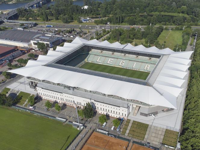 Stadion Legii - piłka nożna (można by też wykorzystać stadiony w innych miastach - przede wszystkim te, na których odbywało się Euro 2012)