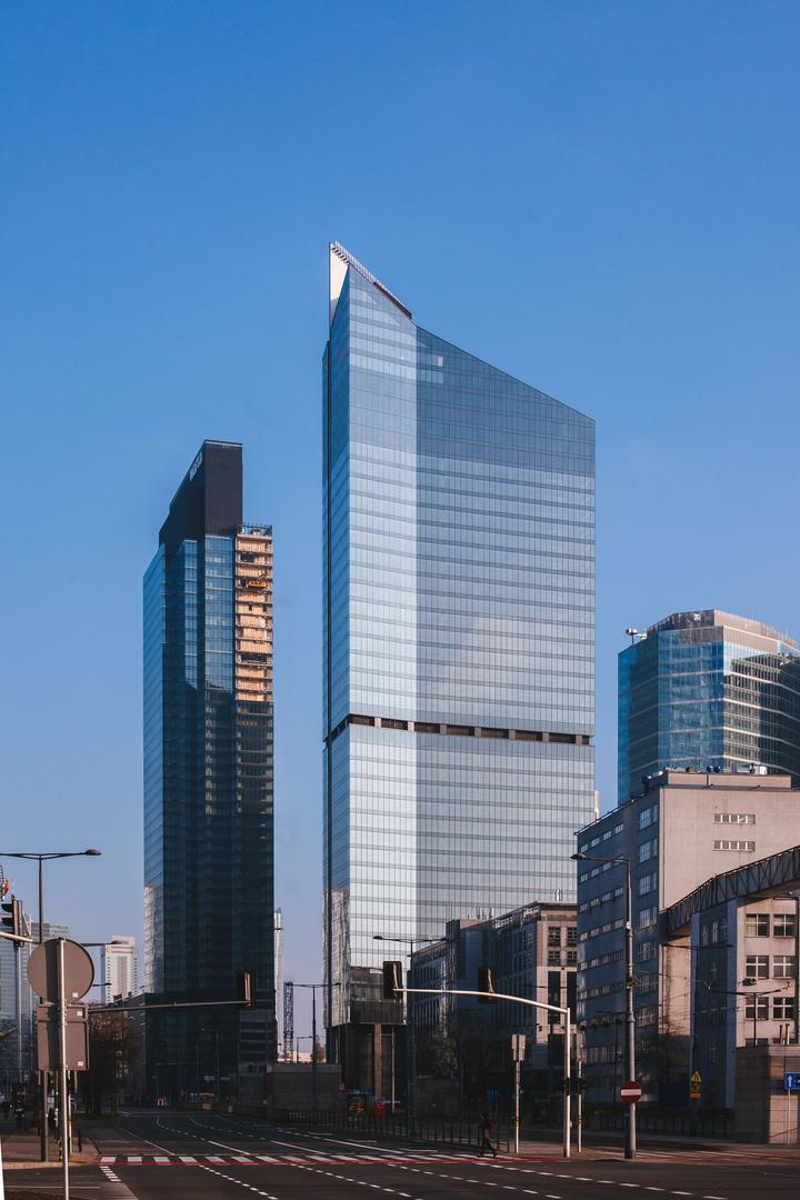 Skyliner w Warszawie: po wieżowcu oprowadza Michał Sadowski