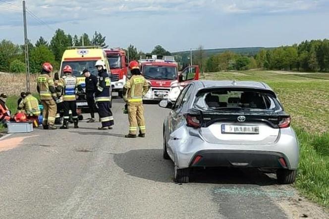 Zaczarnie. Motocyklista zderzył się z samochodem. Z obrażeniami nogi trafił do szpitala