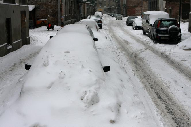 Zima nie odpuszcza! Synie śnieg, wraca mróz