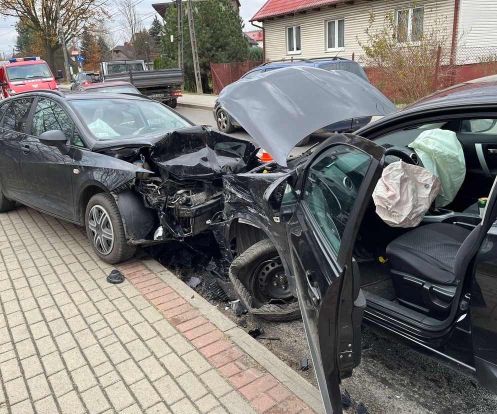 Cztery osoby poszkodowane i pięć rozbitych aut. Poranny karambol na ul. Braci Saków w Tarnowie 