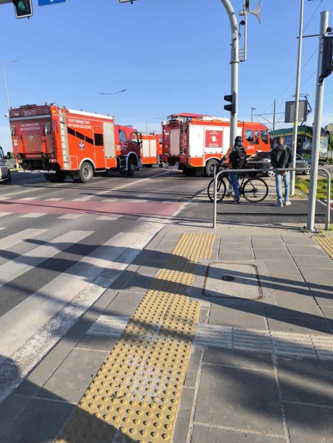 Zderzenie tramwaju i dźwigu