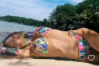 Gwiazdy grzeją wdzięki w tropikach