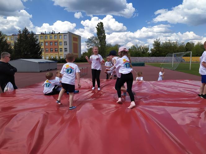 Zobacz uczestników maratonu charytatywnego zorganizowanego przez siedlecką Siedemnastkę